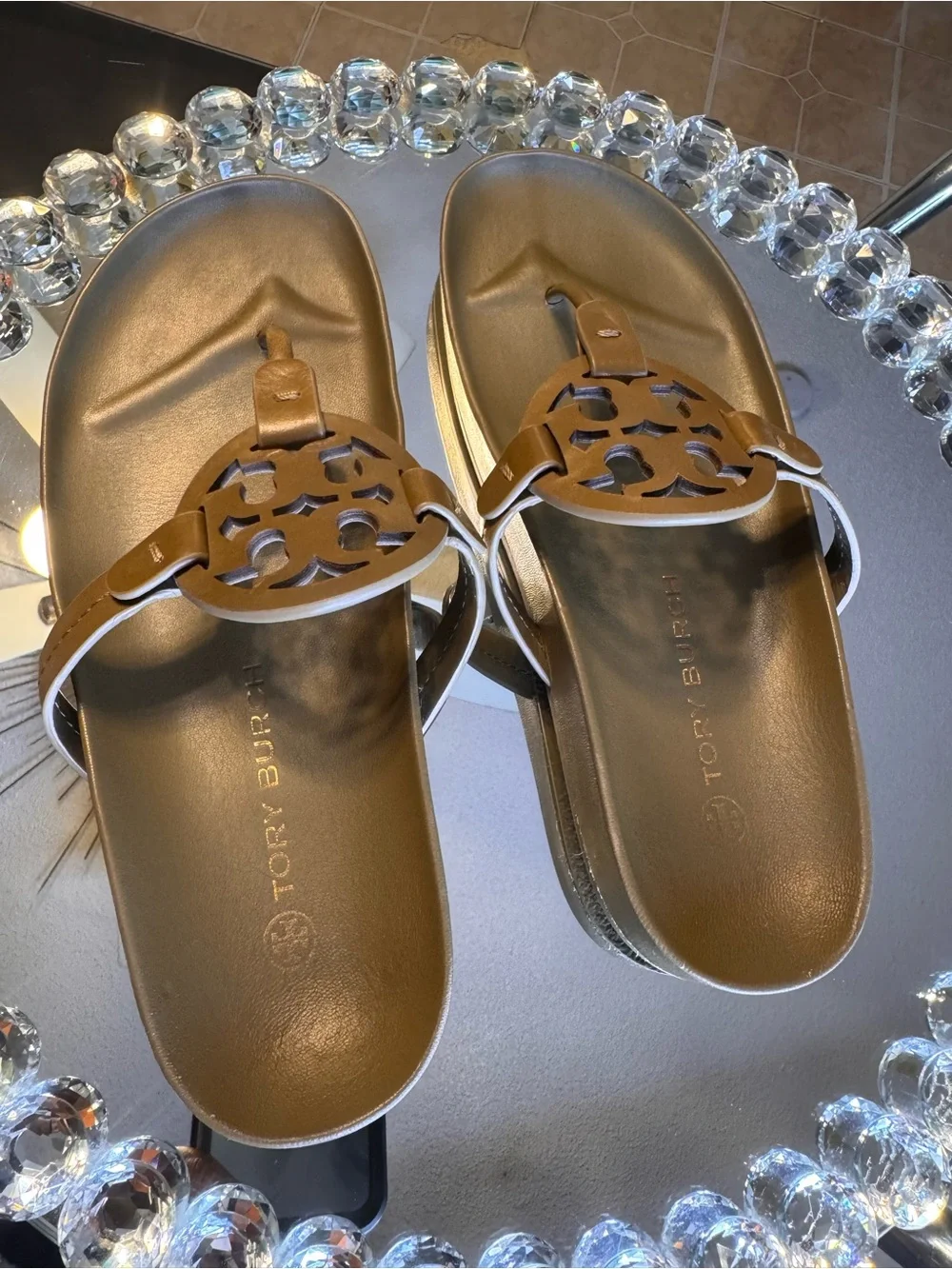 Tory Burch Miller Cloud Leather Thong Sandals In Olive Green. Size 8